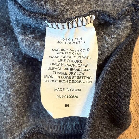 Disney Women’s Lilo and Stitch Latch Hook Crewneck Sweatshirt Gray Size Medium - Picture 8 of 9